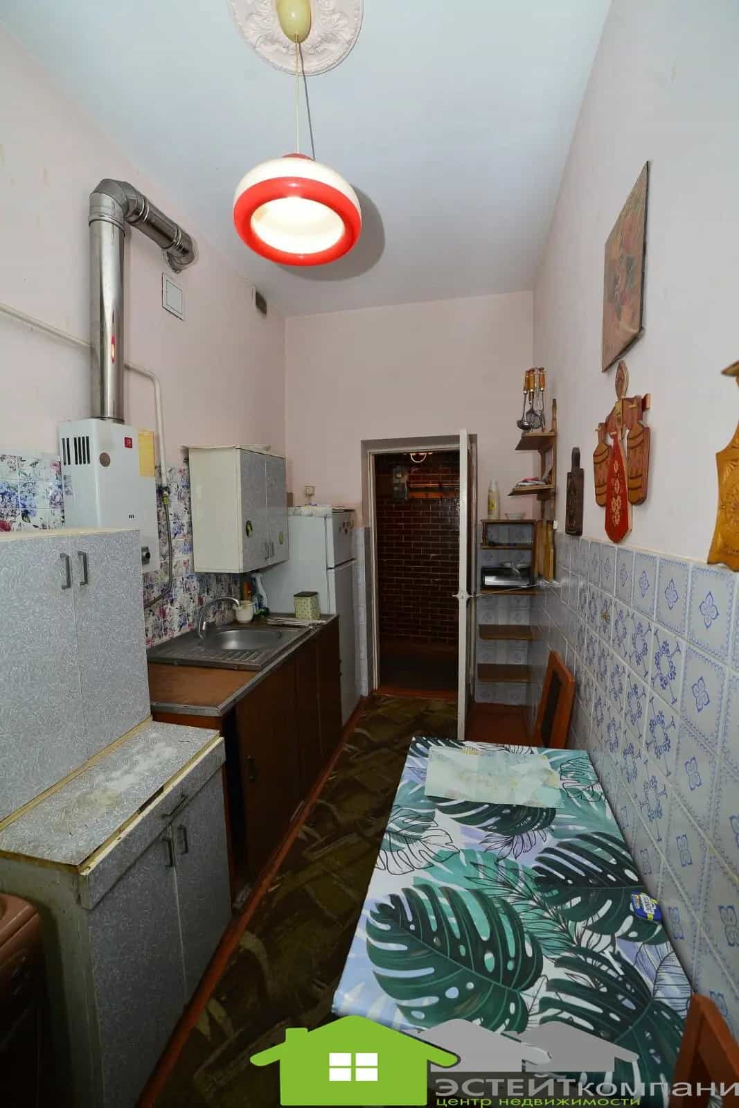 Беларусь, Гродненская область, Слоним, улица Черняховского, 6, фото 4