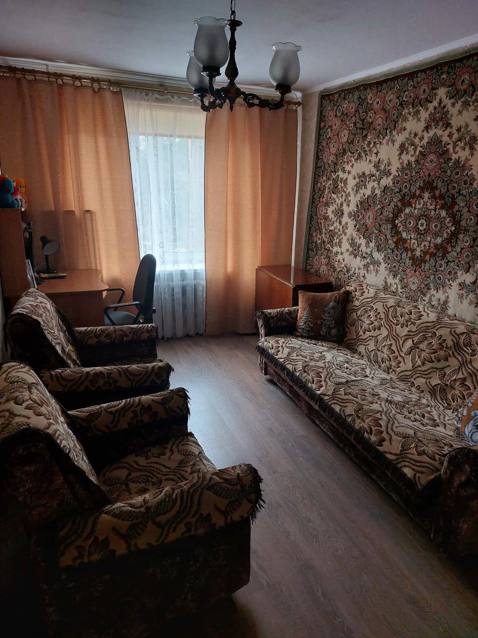 Беларусь, Гомельская область, городской посёлок Октябрьский, улица Якуба Коласа, 2к2, фото 11