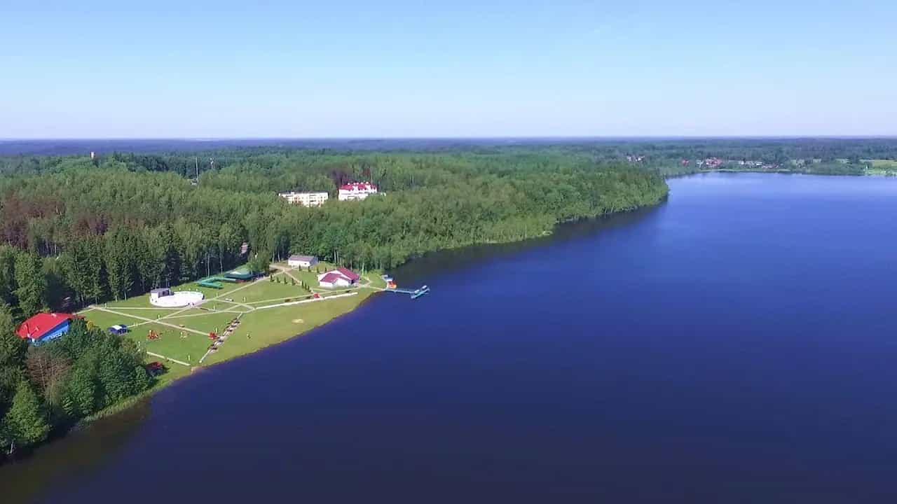 Беларусь, Витебская область, Докшицкий район, Бегомльский сельсовет, деревня Домашковичи, Лесная улица, 17