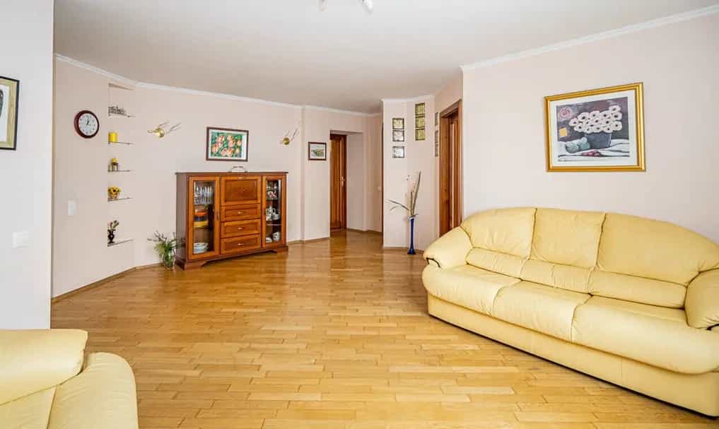 Беларусь, Минск, улица Рыбалко, 8