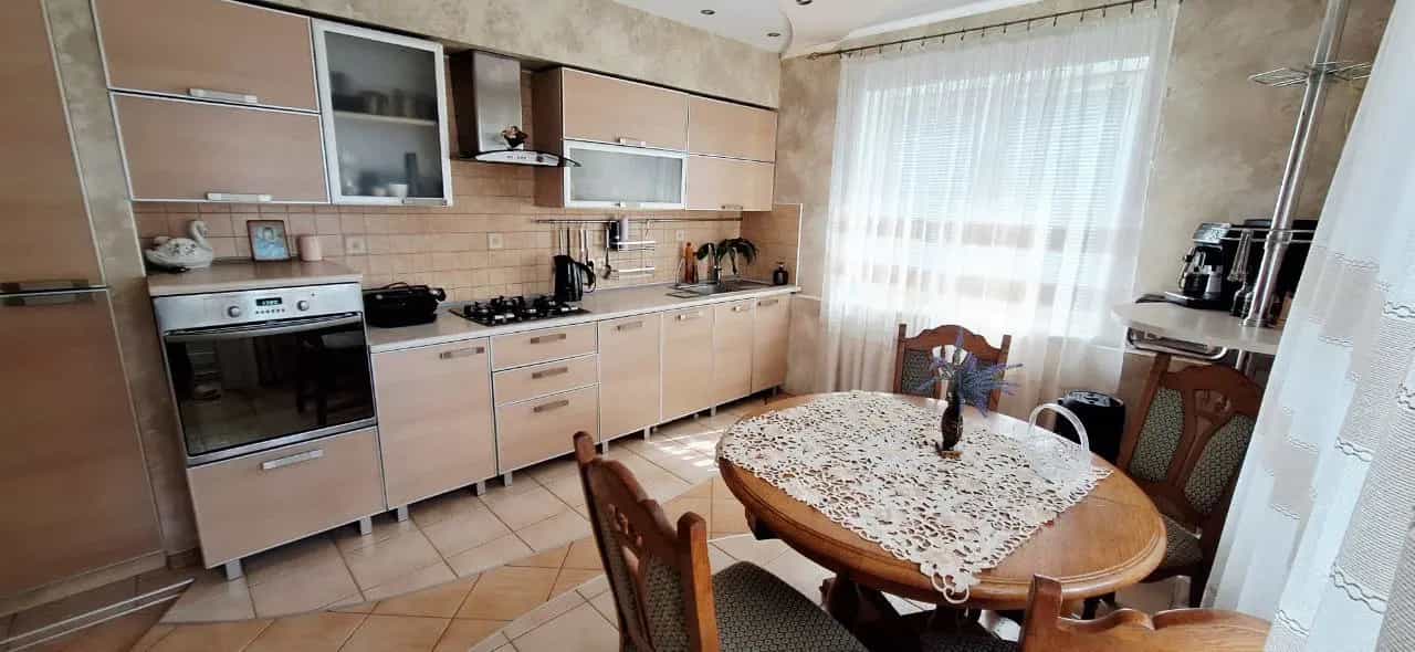 Беларусь, Гродненская область, Лида, улица Максима Горького, 111, фото 6