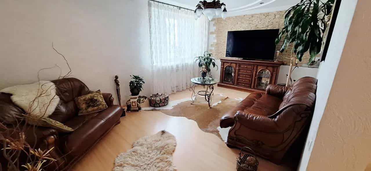Беларусь, Гродненская область, Лида, улица Максима Горького, 111, фото 9