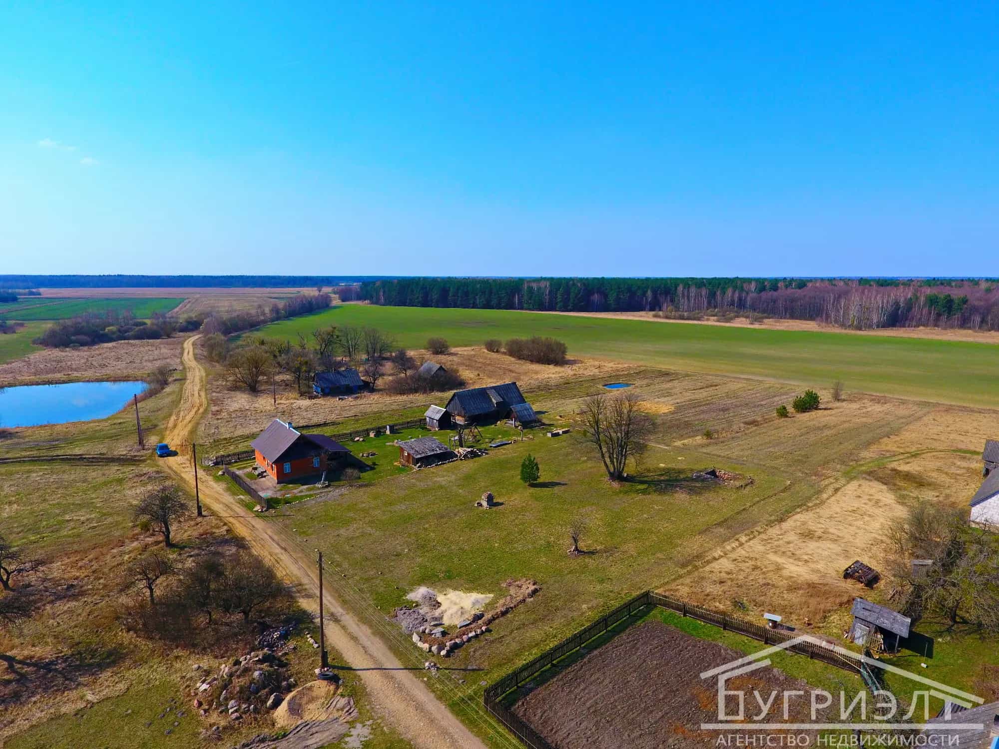 Беларусь, Брестская область, Каменецкий район, агрогородок Беловежский, Маладзёжная вуліца, 7