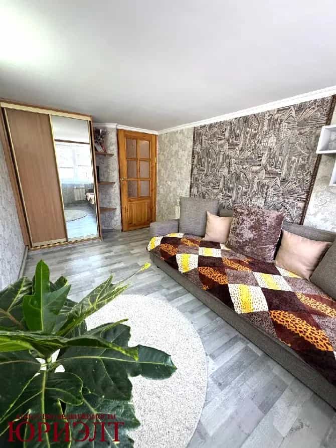 Беларусь, Гродненская область, Лида, улица Калинина, 62