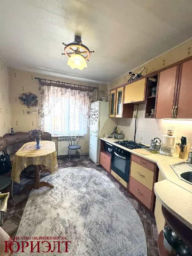Беларусь, Гродненская область, Лида, улица Калинина, 62, фото 4