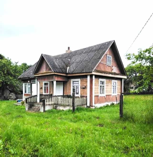 Беларусь, Гродненская область, Ошмянский район, агрогородок Гольшаны, улица Л.П. Финковской, 12
