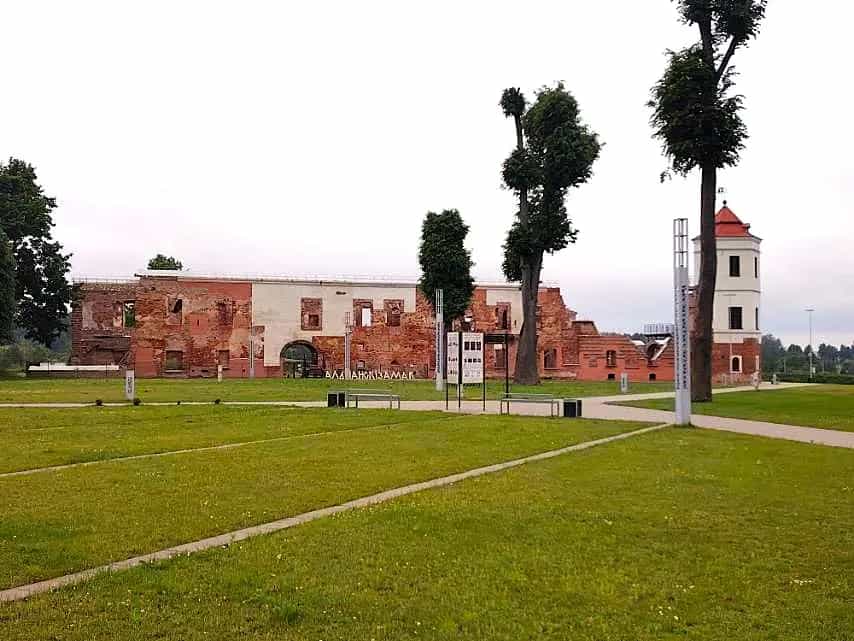 Беларусь, Гродненская область, Ошмянский район, агрогородок Гольшаны, улица Л.П. Финковской, 12, фото 24