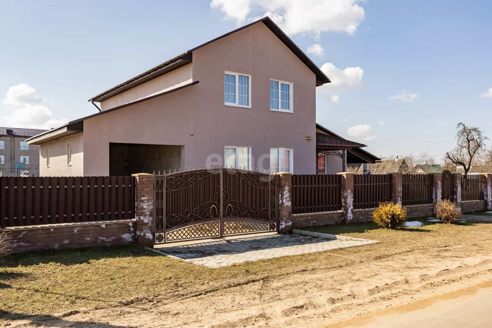 Беларусь, Минская область, Червень, Красная улица, 10