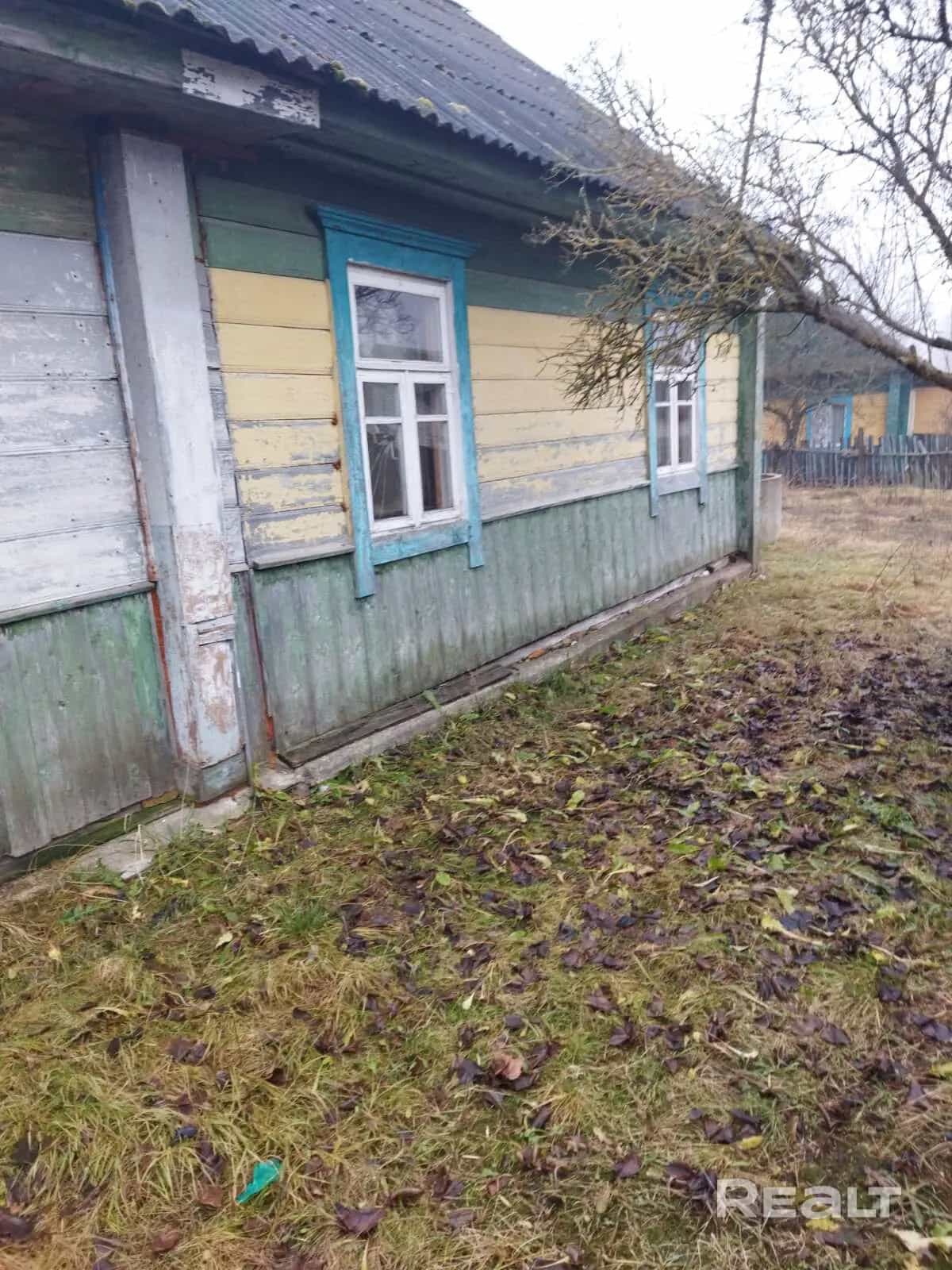 Беларусь, Минская область, Логойский район, Плещеницкий сельсовет, городской посёлок Плещеницы, Октябрьская улица, 27