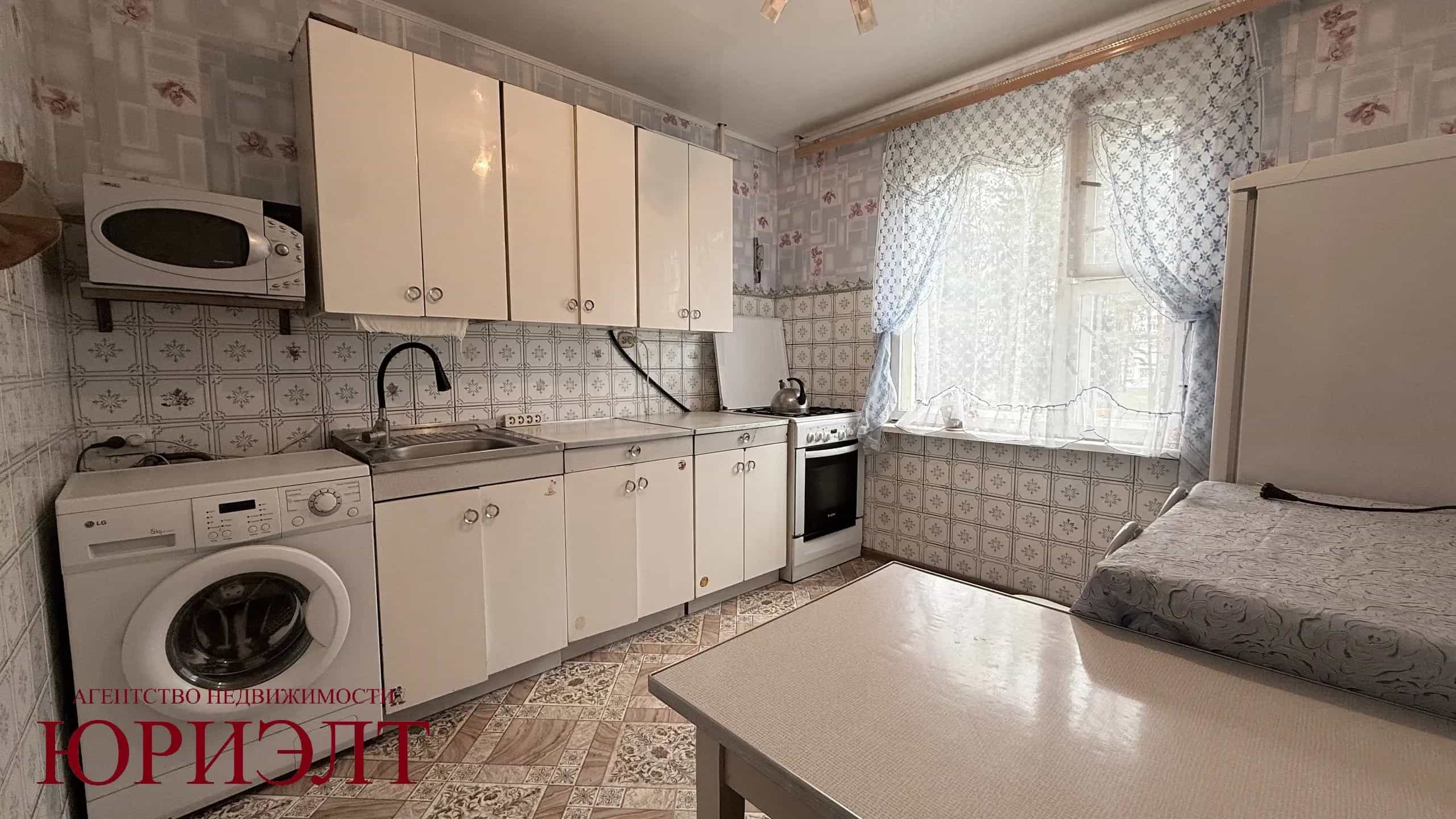 Беларусь, Витебская область, Новополоцк, Молодёжная улица, 134, фото 3