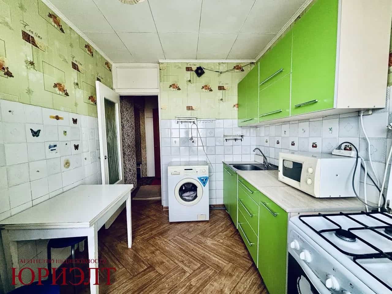 Беларусь, Витебская область, Новополоцк, Молодёжная улица, 145, фото 4