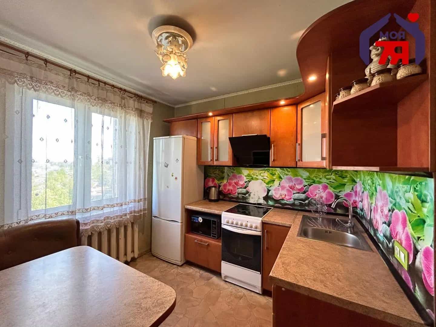 Беларусь, Минская область, Солигорск, Октябрьская улица, 75, фото 4