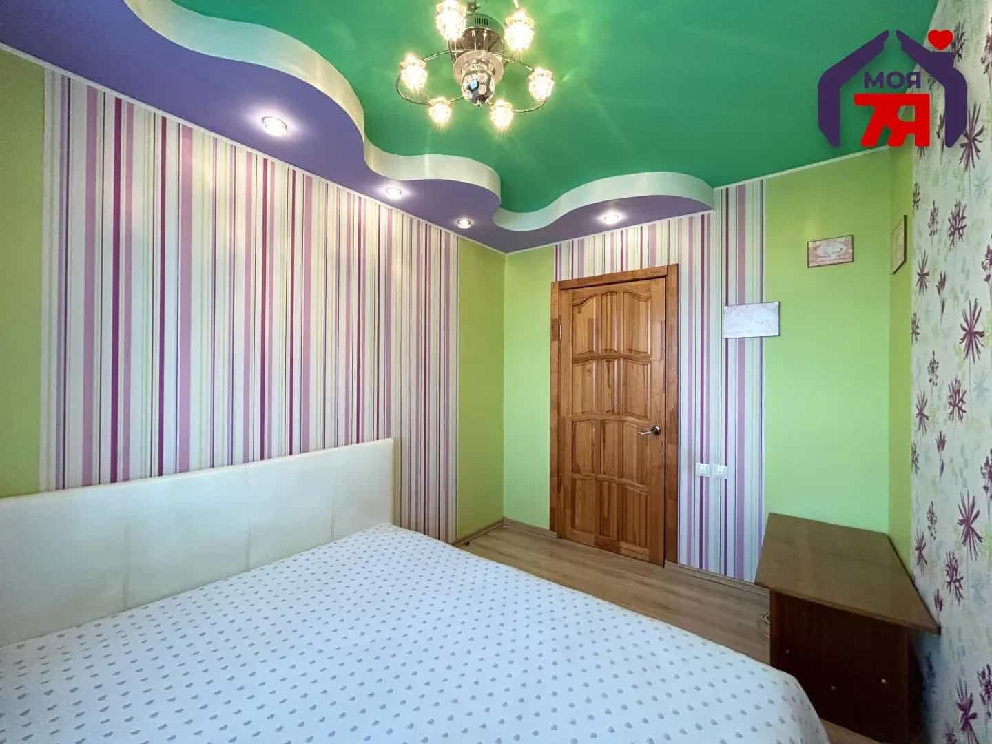 Беларусь, Минская область, Солигорск, Октябрьская улица, 75, фото 11