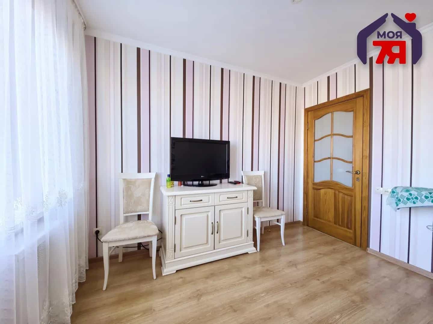 Беларусь, Минская область, Слуцк, улица Гагарина, 17, фото 11