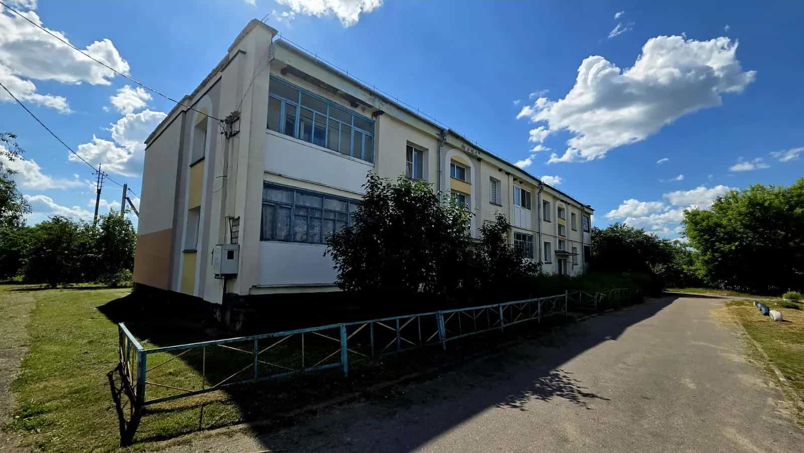 Беларусь, Гомельская область, Жлобинский район, деревня Солоное, Комсомольская улица, 1