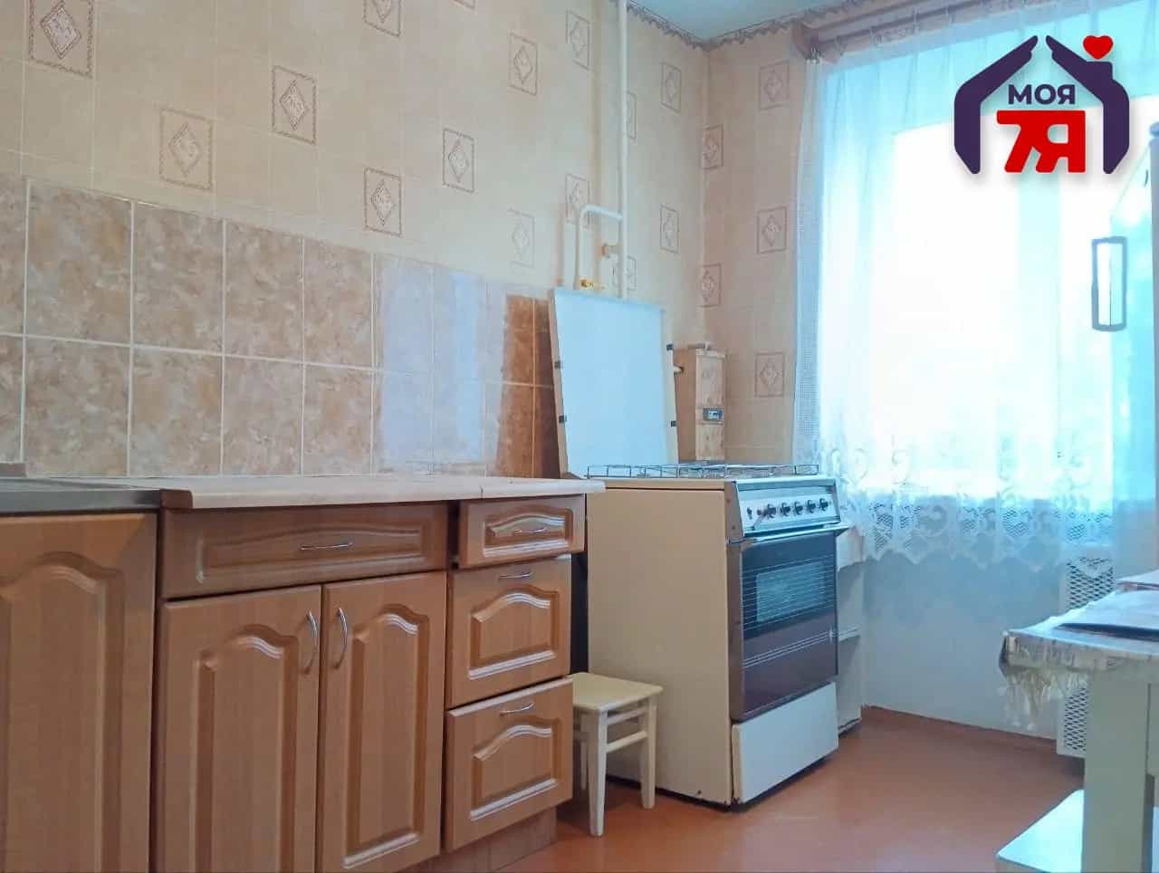 Беларусь, Минская область, Молодечно, улица Космонавтов, 2, фото 2