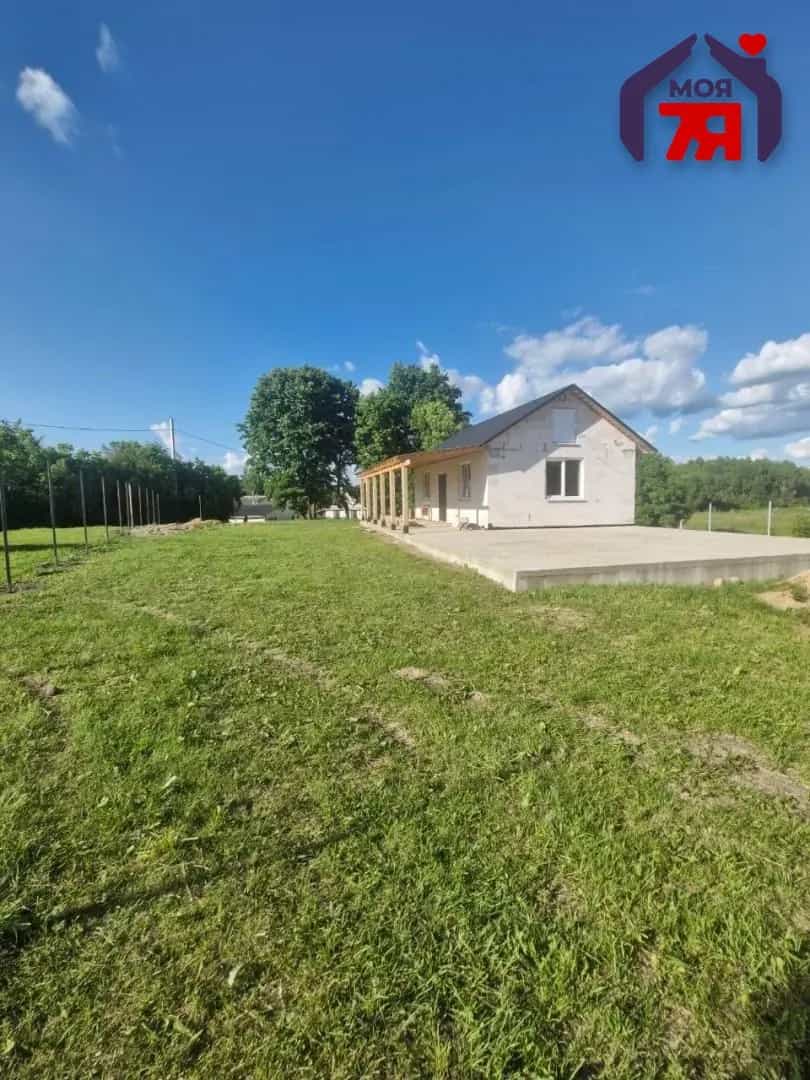 Беларусь, Минская область, Молодечненский район, городской посёлок Радошковичи, площадь Гастелло, 9А, фото 2