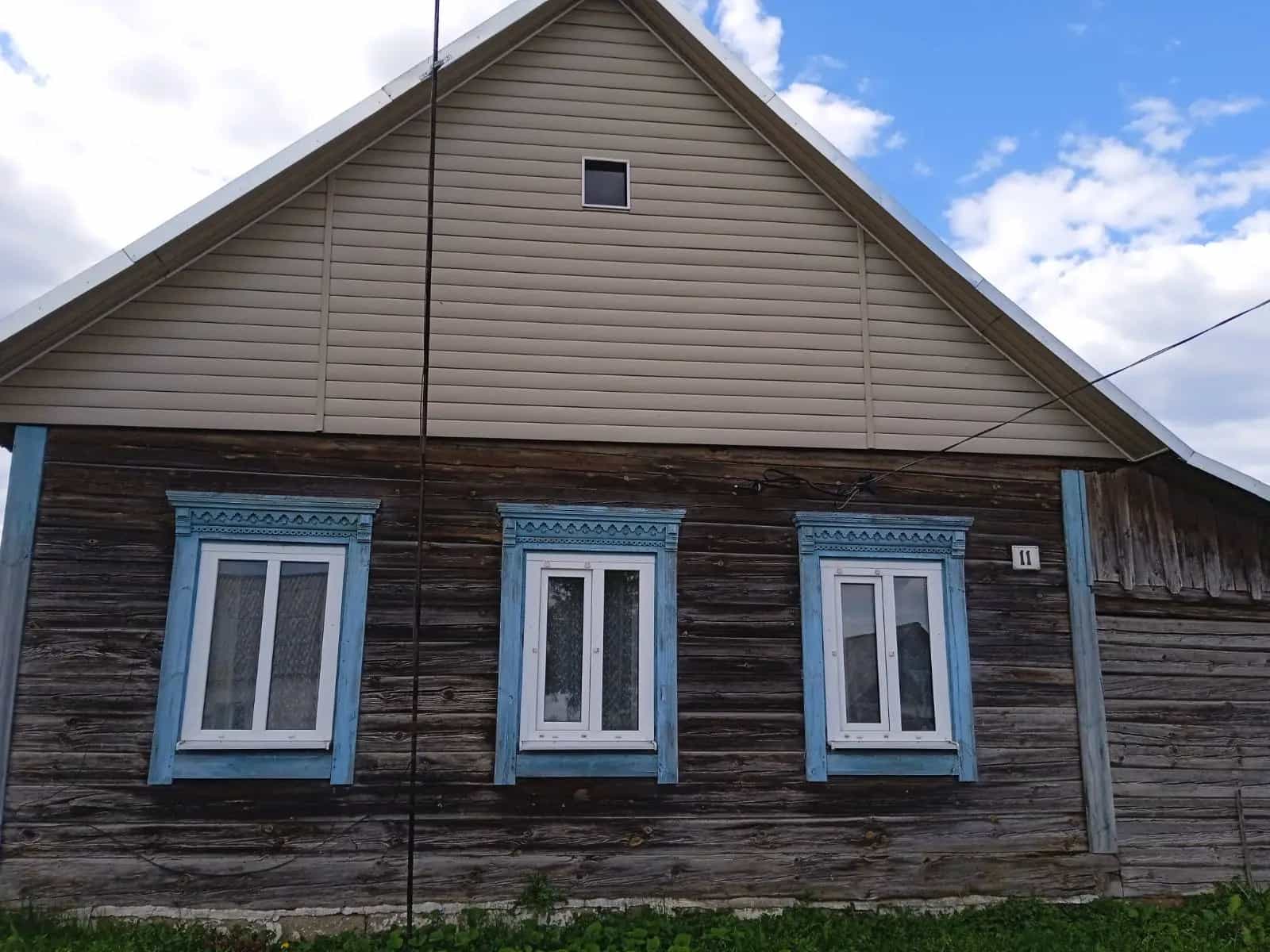 Беларусь, Брестская область, Пинский район, городской посёлок Логишин, улица Свердлова, 11