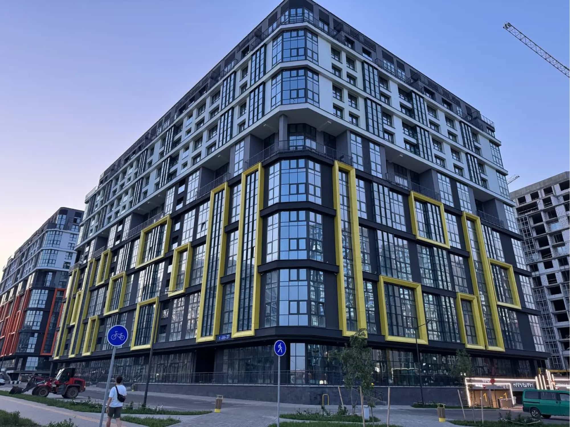 Беларусь, Минск, улица Михаила Савицкого, 27