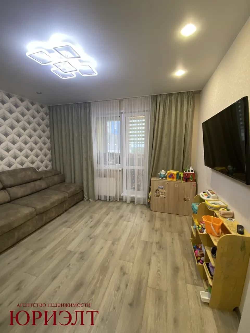 Беларусь, Минск, улица Карвата, 10Б, фото 3