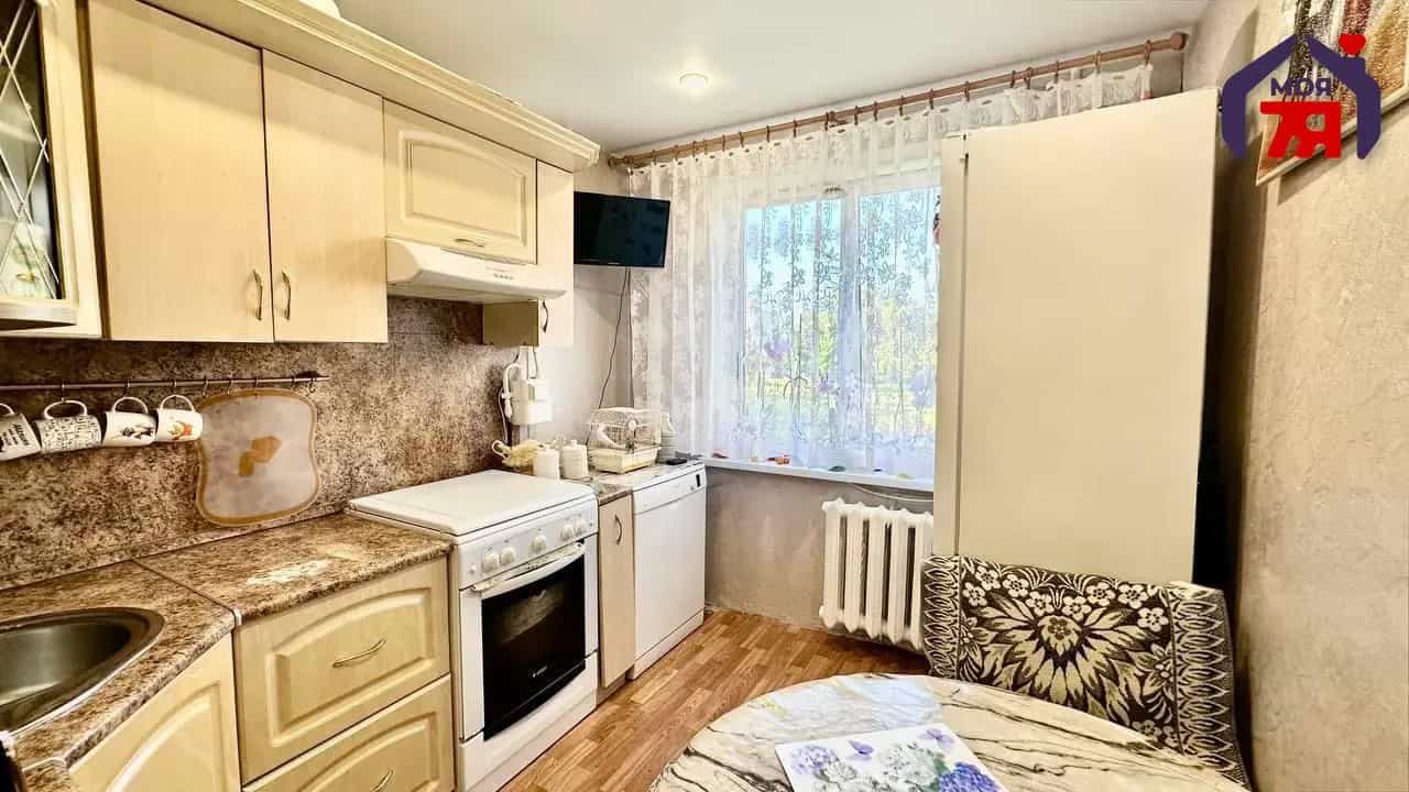 Беларусь, Минская область, Слуцк, Молодёжная улица, 4, фото 3