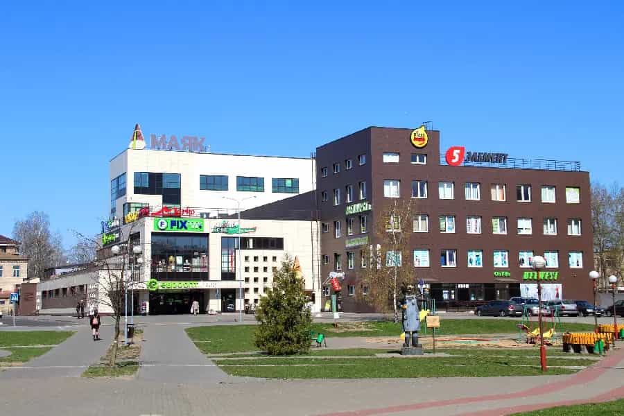 Беларусь, Минская область, Слуцк, улица Парижской Коммуны, 2