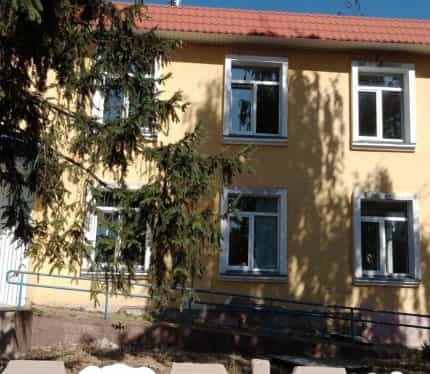 Беларусь, Гомельская область, Брагинский район, городской посёлок Комарин, улица В.И. Ленина, 15А