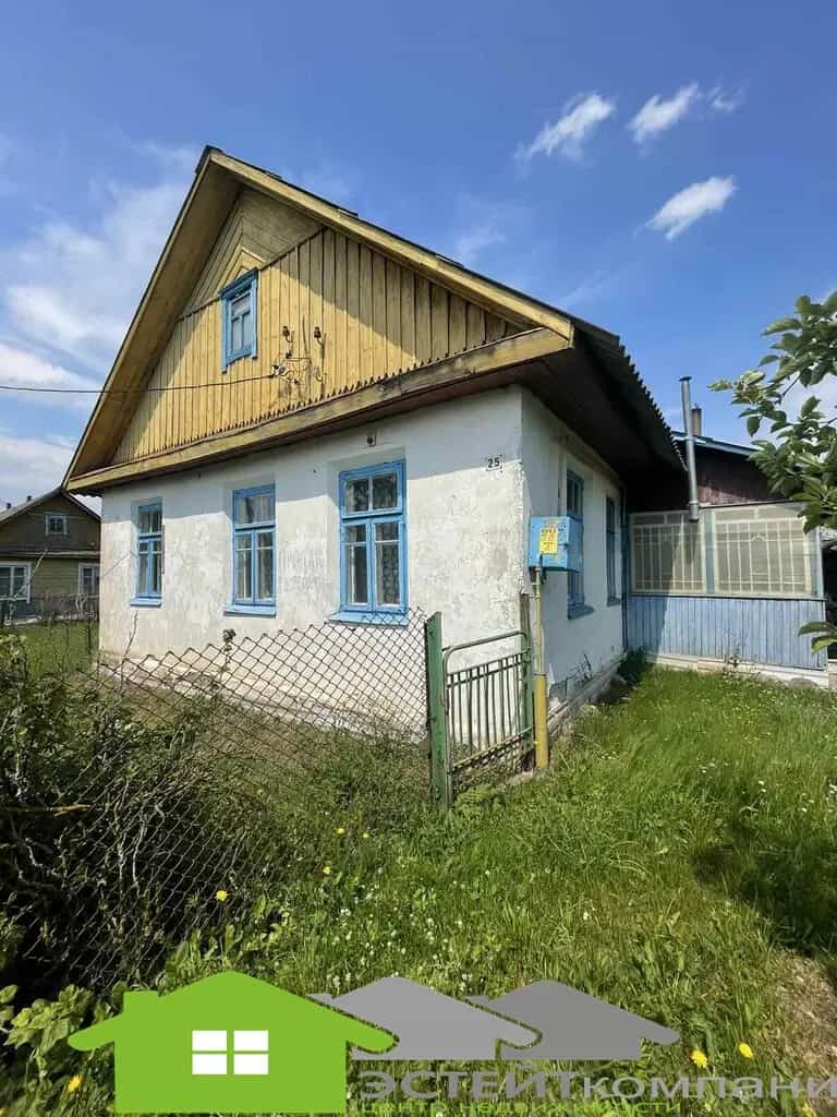 Беларусь, Гродненская область, Дятловский район, городской посёлок Новоельня, Новоельнянская площадь, 25