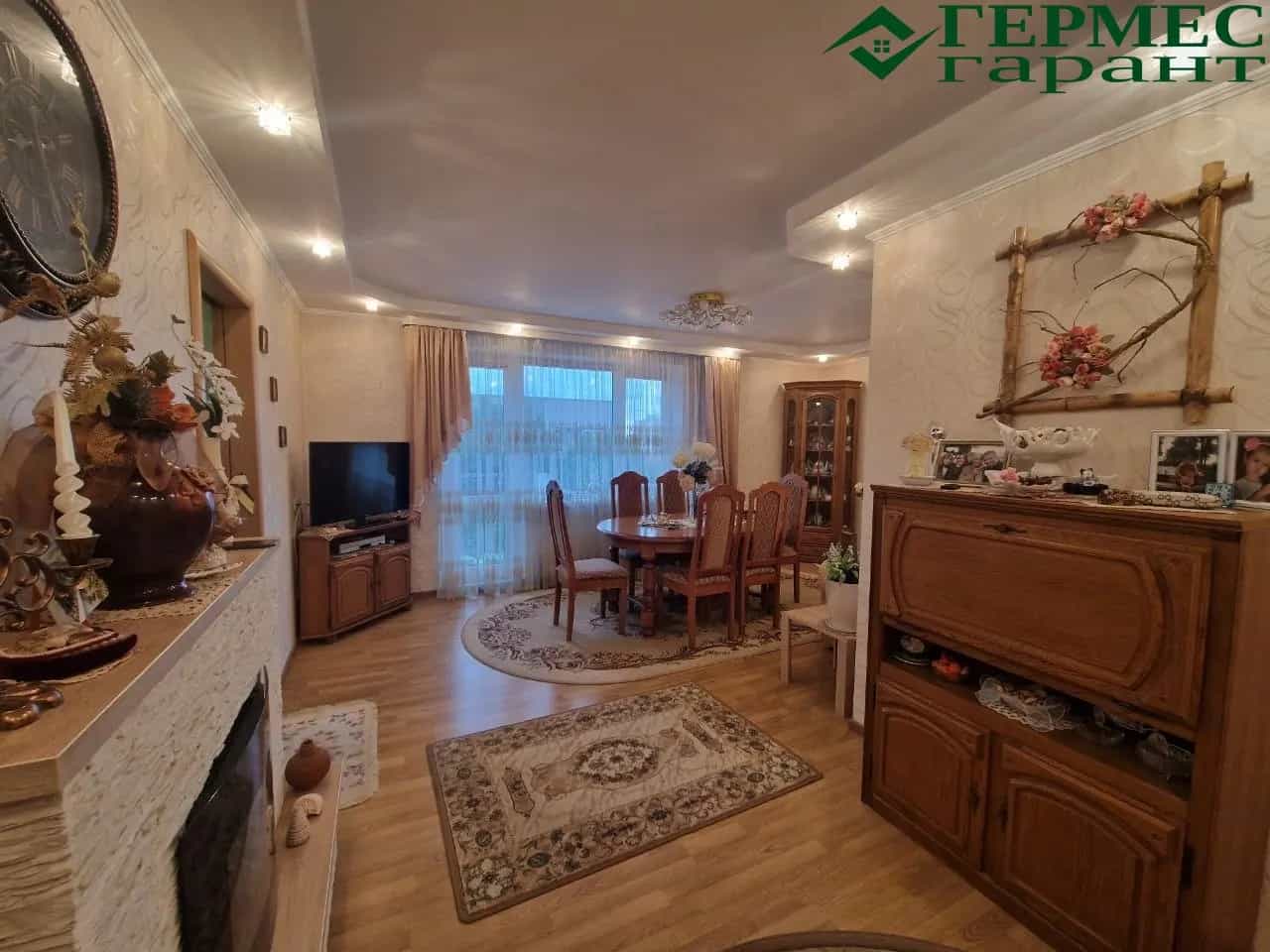 Беларусь, Гродненская область, Лида, улица 7 Ноября, 8к2, фото 2