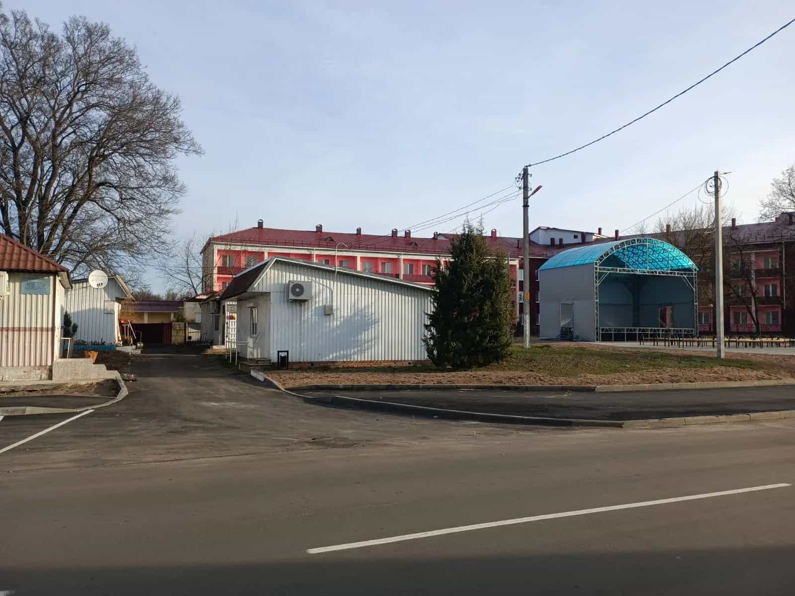 Беларусь, Гомельская область, Петриковский район, Копаткевичский сельсовет, городской посёлок Копаткевичи, Интернациональная улица, 3