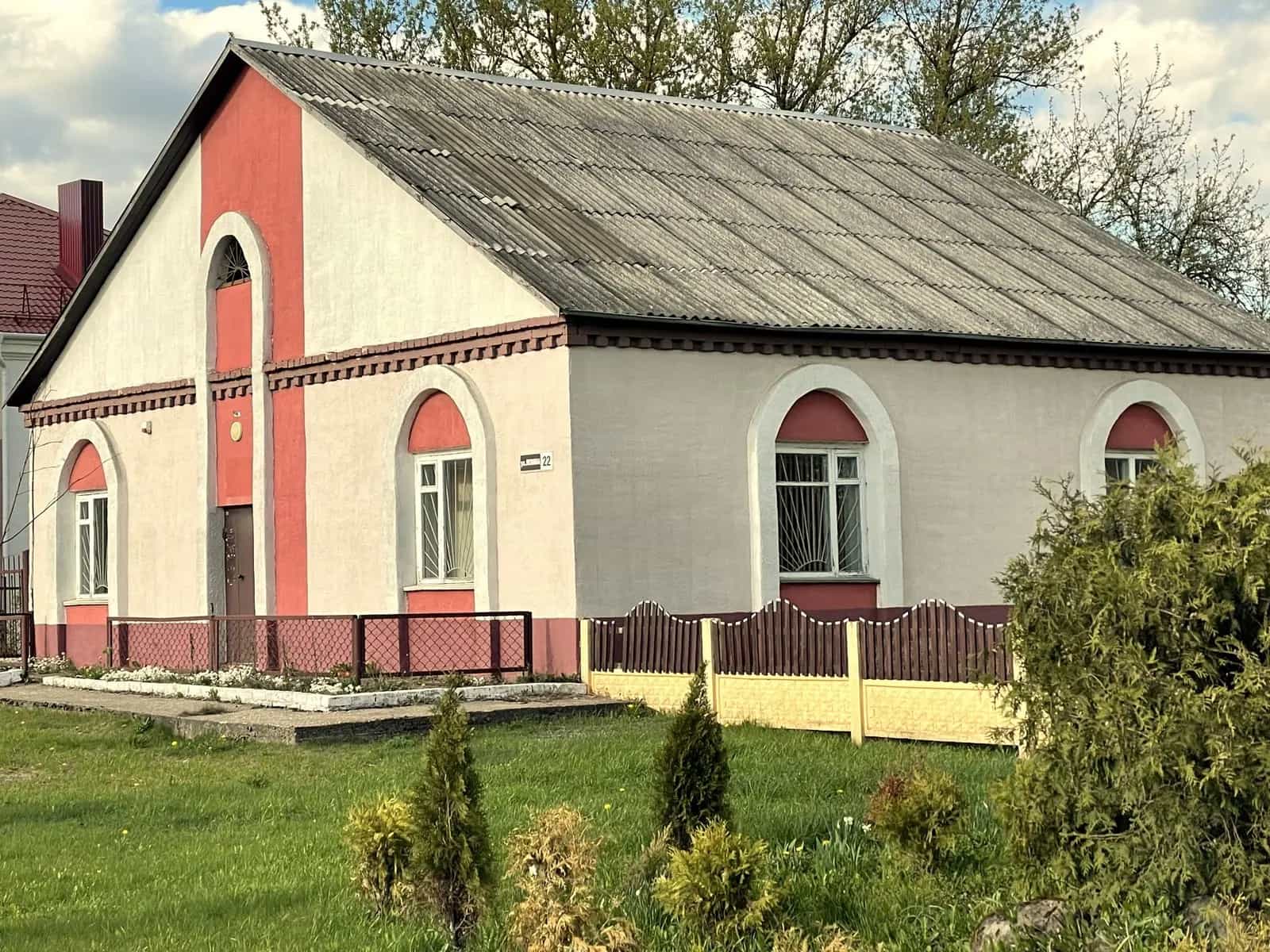 Беларусь, Минская область, Логойский район, Плещеницкий сельсовет, городской посёлок Плещеницы, улица Ленина, 22