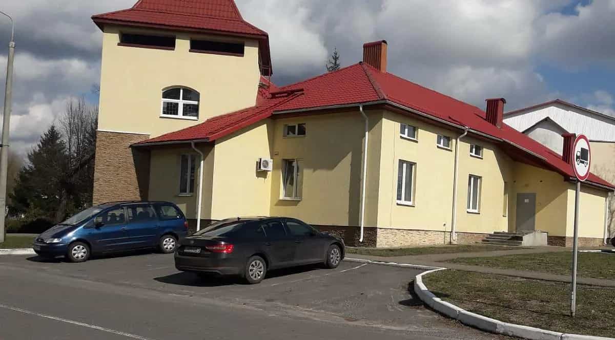 Беларусь, Гомельская область, Петриковский район, агрогородок Лясковичи, Набережная улица, 1А, фото 6