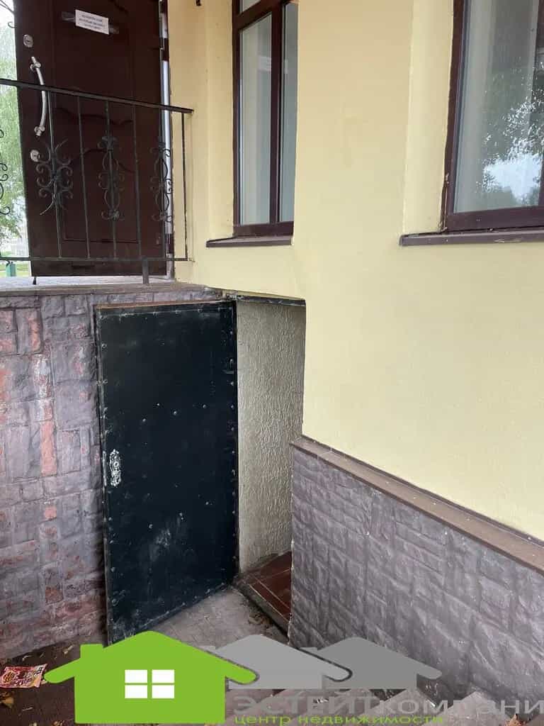 Беларусь, Гродненская область, Новогрудок, площадь Ленина, 2, фото 13