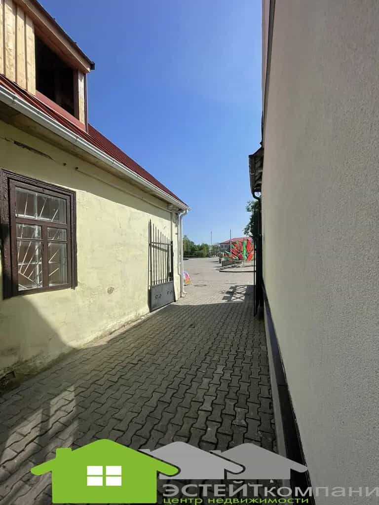 Беларусь, Гродненская область, Новогрудок, площадь Ленина, 4, фото 9
