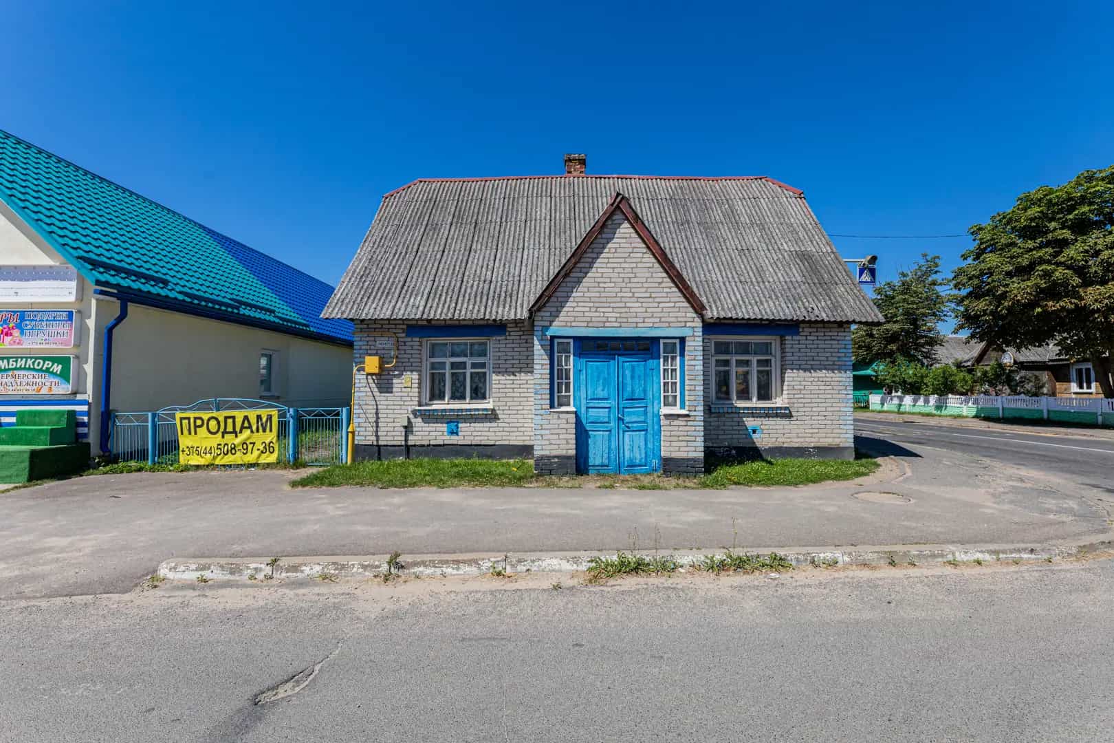 Беларусь, Минская область, Мядельский район, агрогородок Нарочь, Пионерская улица, 2