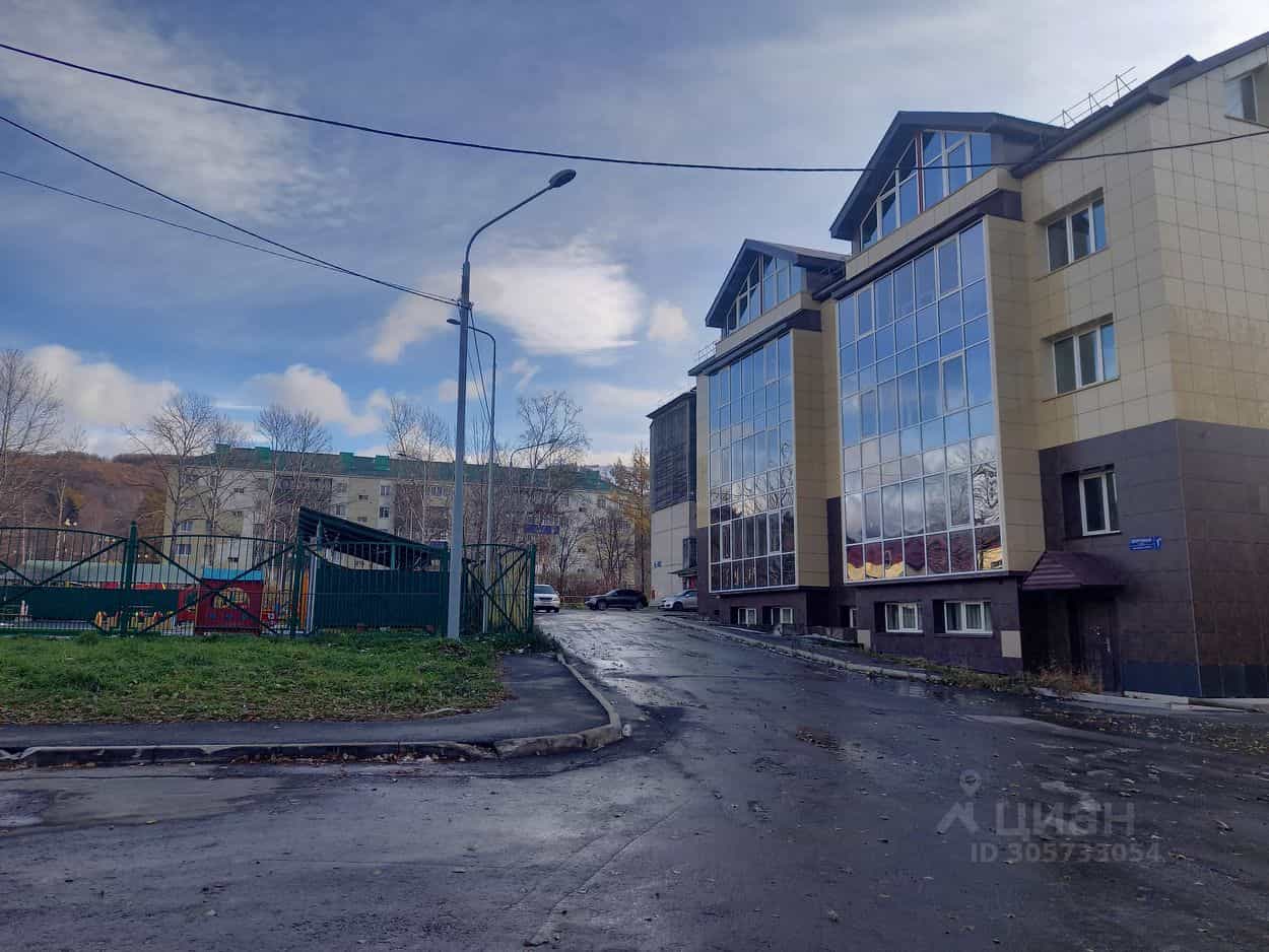 Россия, Сахалинская область, Южно-Сахалинск, 7-й микрорайон, Спортивный проезд, 1В, фото 3