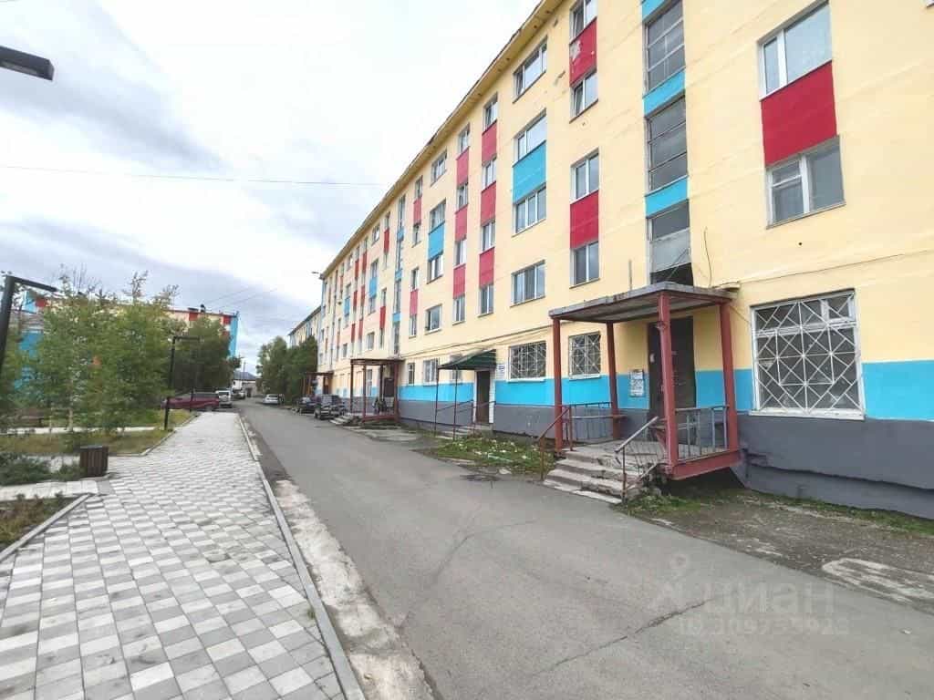 Россия, Магаданская область, Хасынский муниципальный округ, посёлок городского типа Палатка, Центральная улица, 30