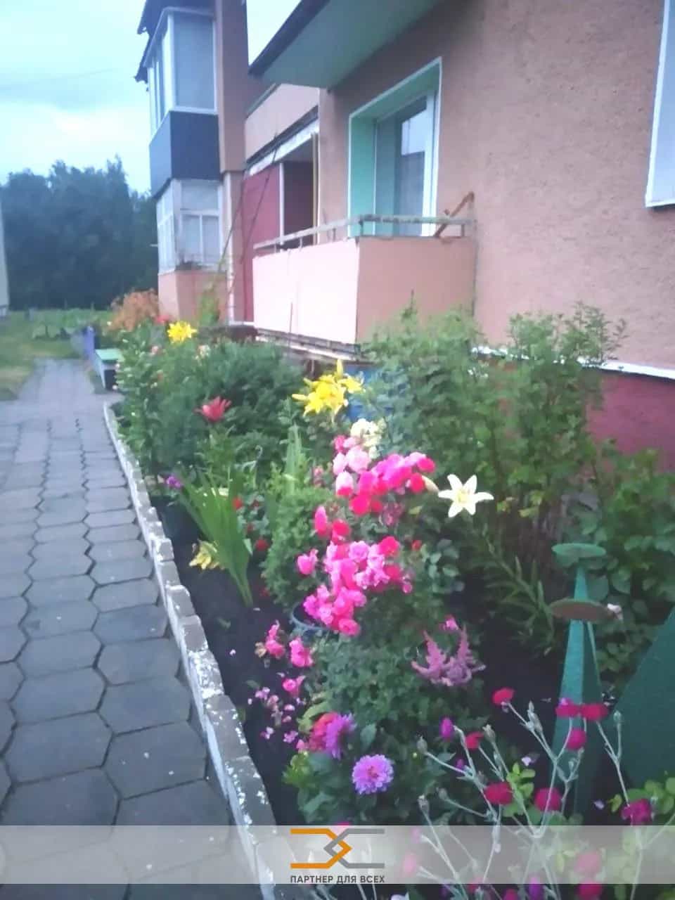 Беларусь, Минская область, Слуцкий район, Гацуковский сельсовет, агрогородок Вежи, Минская улица, 1