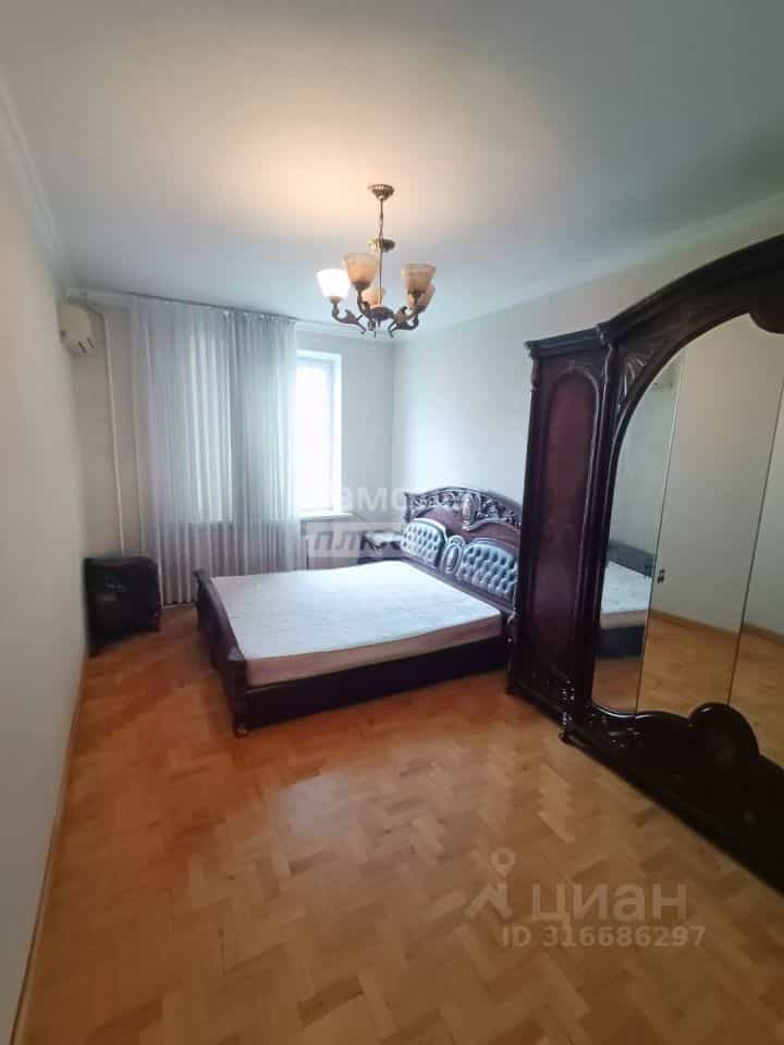 Россия, Кабардино-Балкарская Республика, Нальчик, проспект Ленина, 52, фото 6
