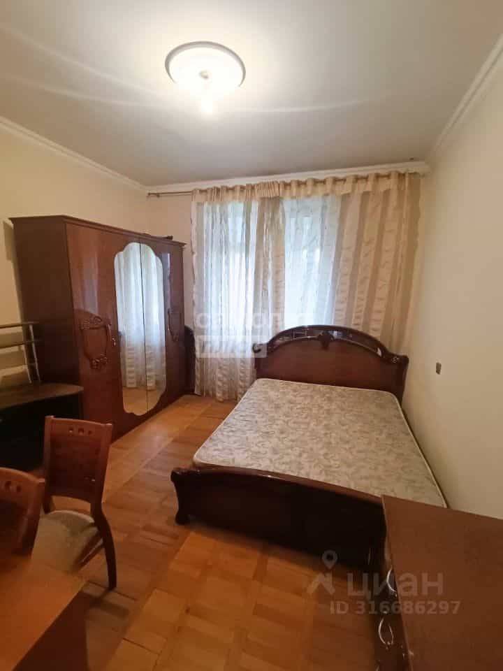 Россия, Кабардино-Балкарская Республика, Нальчик, проспект Ленина, 52, фото 9