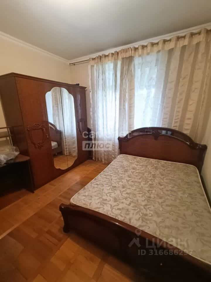 Россия, Кабардино-Балкарская Республика, Нальчик, проспект Ленина, 52, фото 10