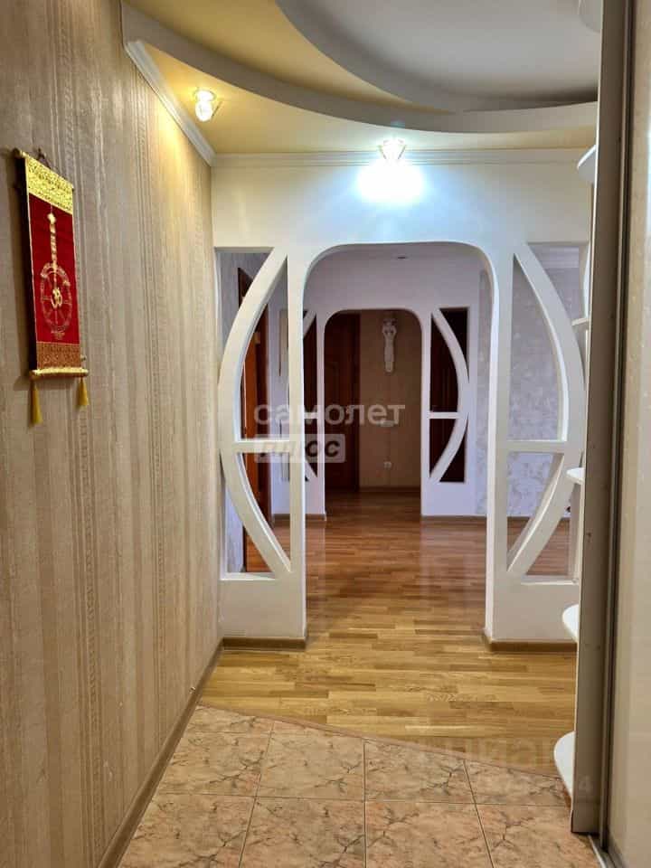 Россия, Республика Калмыкия, Элиста, 7-й микрорайон, 1к2, фото 11