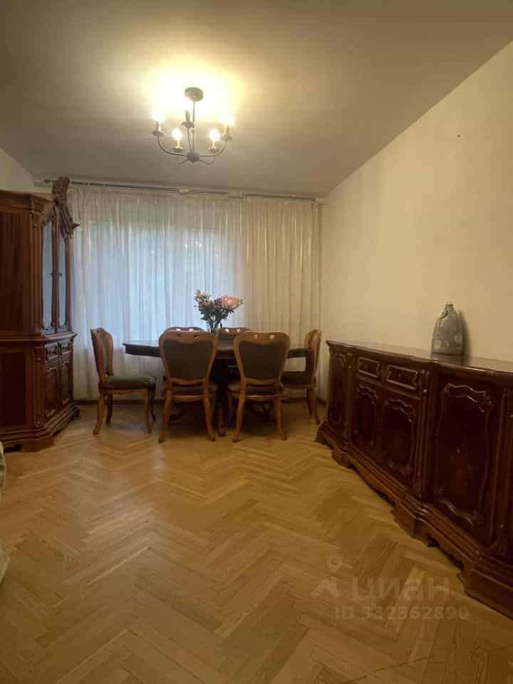 Россия, Москва, Октябрьская улица, 42