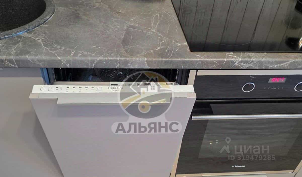 Россия, Ямало-Ненецкий автономный округ, Новый Уренгой, район Южная Жилая Часть, микрорайон Энтузиастов, 7, фото 6