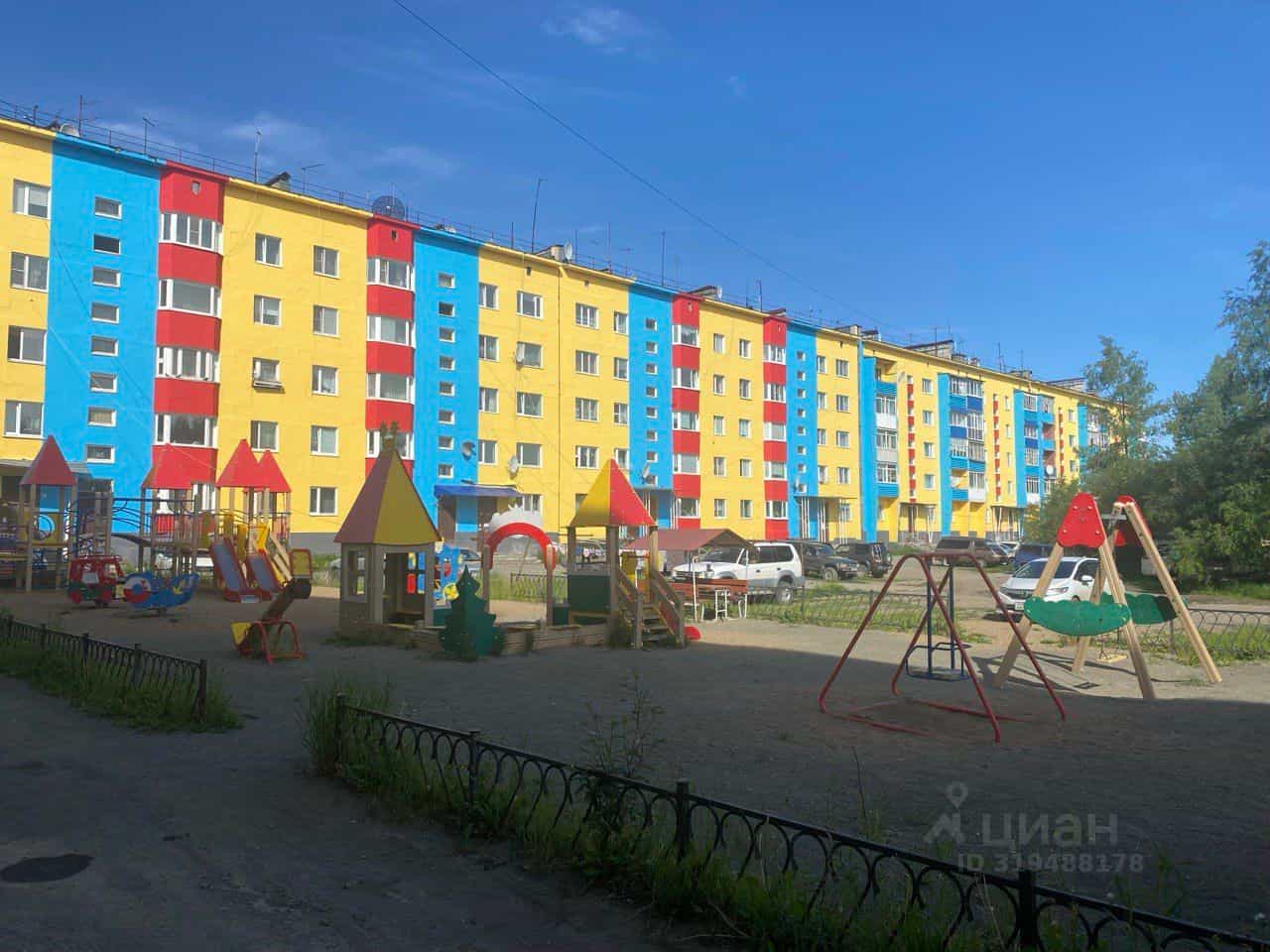 Россия, Магаданская область, Хасынский муниципальный округ, посёлок городского типа Палатка, Юбилейная улица, 8