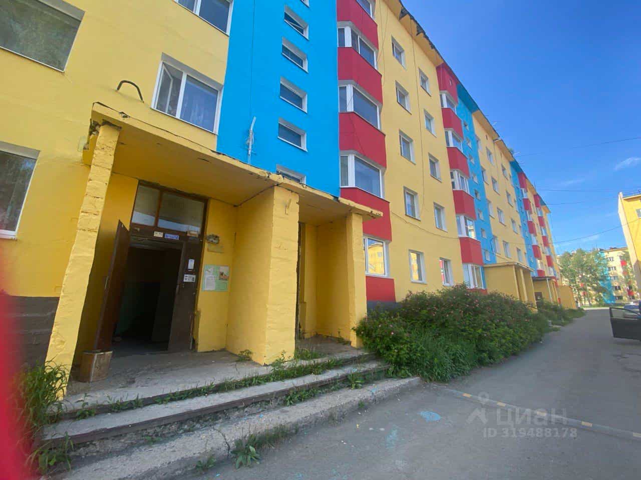 Россия, Магаданская область, Хасынский муниципальный округ, посёлок городского типа Палатка, Юбилейная улица, 8, фото 2