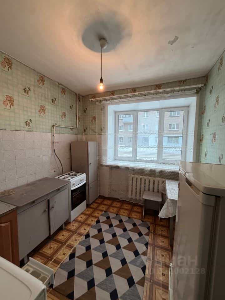 Россия, Псковская область, Великие Луки, Октябрьский проспект, 32