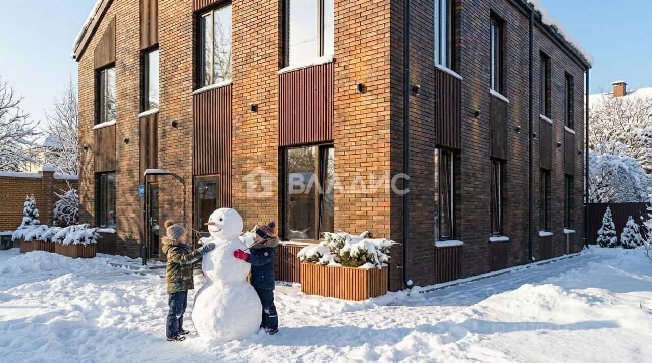 Россия, Республика Коми, Сыктывкар, улица Братьев Жилиных, 18/2, фото 16