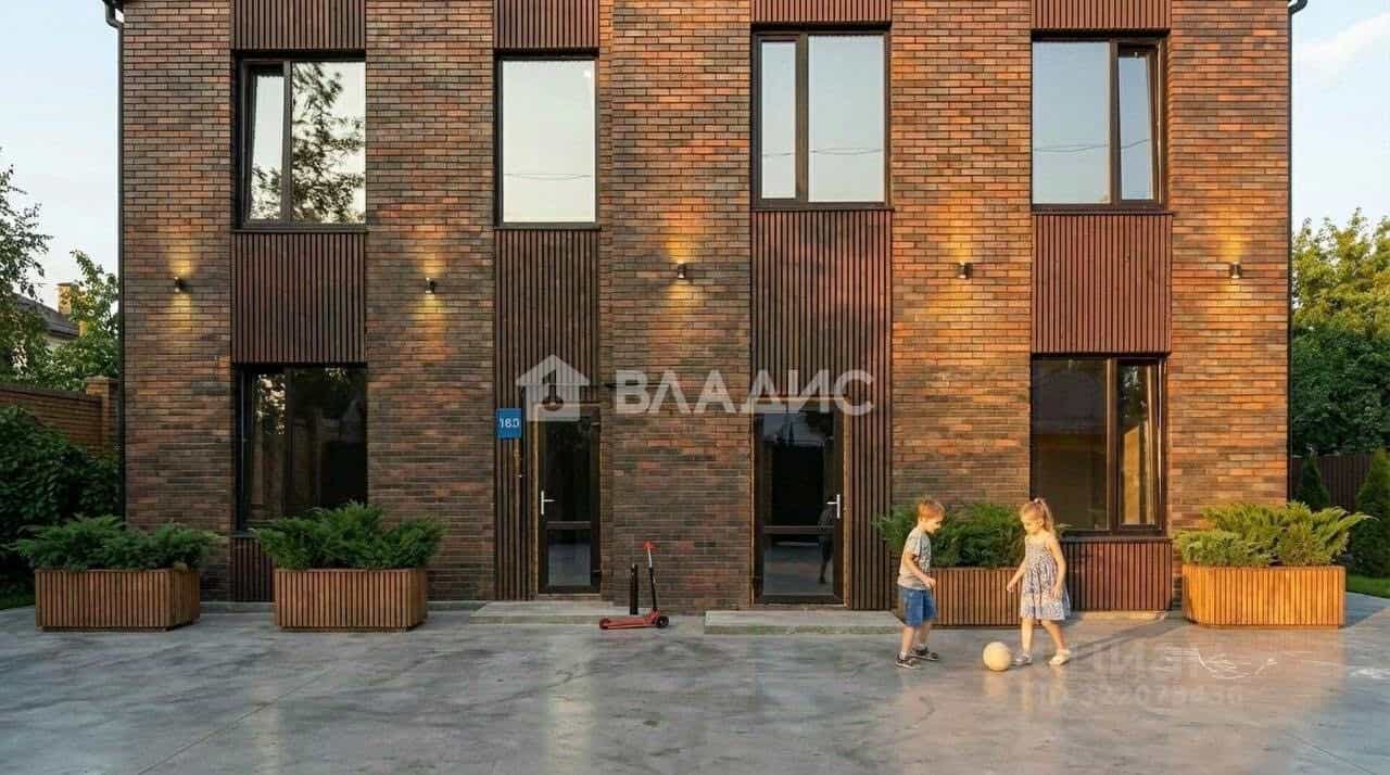 Россия, Республика Коми, Сыктывкар, улица Братьев Жилиных, 18/2, фото 17