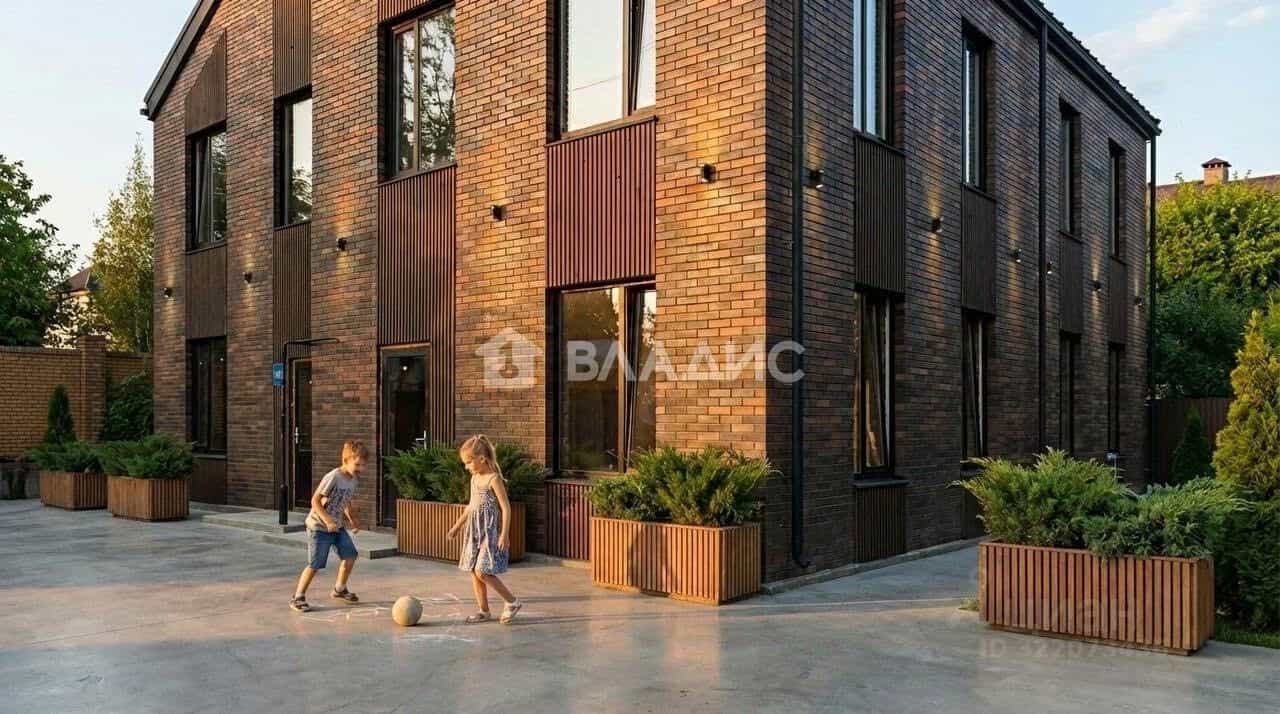 Россия, Республика Коми, Сыктывкар, улица Братьев Жилиных, 18/2, фото 18
